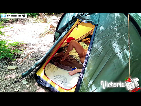 ❤️ Filmat a la càmera. Masturba apassionada de l'estrany en una tenda de campanya ❤️ Vídeo porno al ca.super-vip.top ❌❤